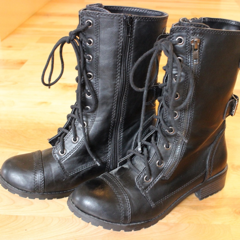 Soda combat style black boots